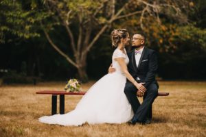 Les mariés sur le banc